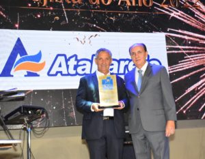 Atakarejo é premiado com Troféu Lojista do Ano 2022